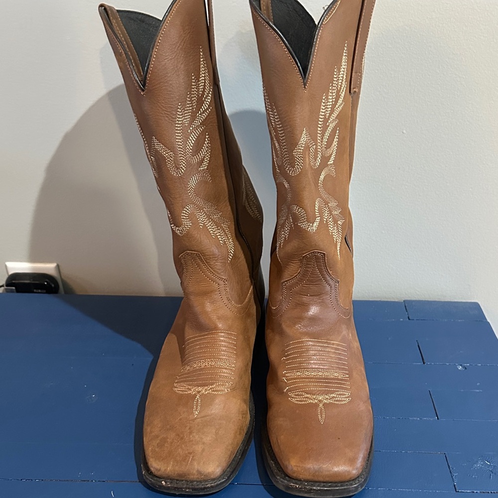 Men's Tan Leather Western Cowboy Boots with Embroidered Stitching - Picture 3 of 9